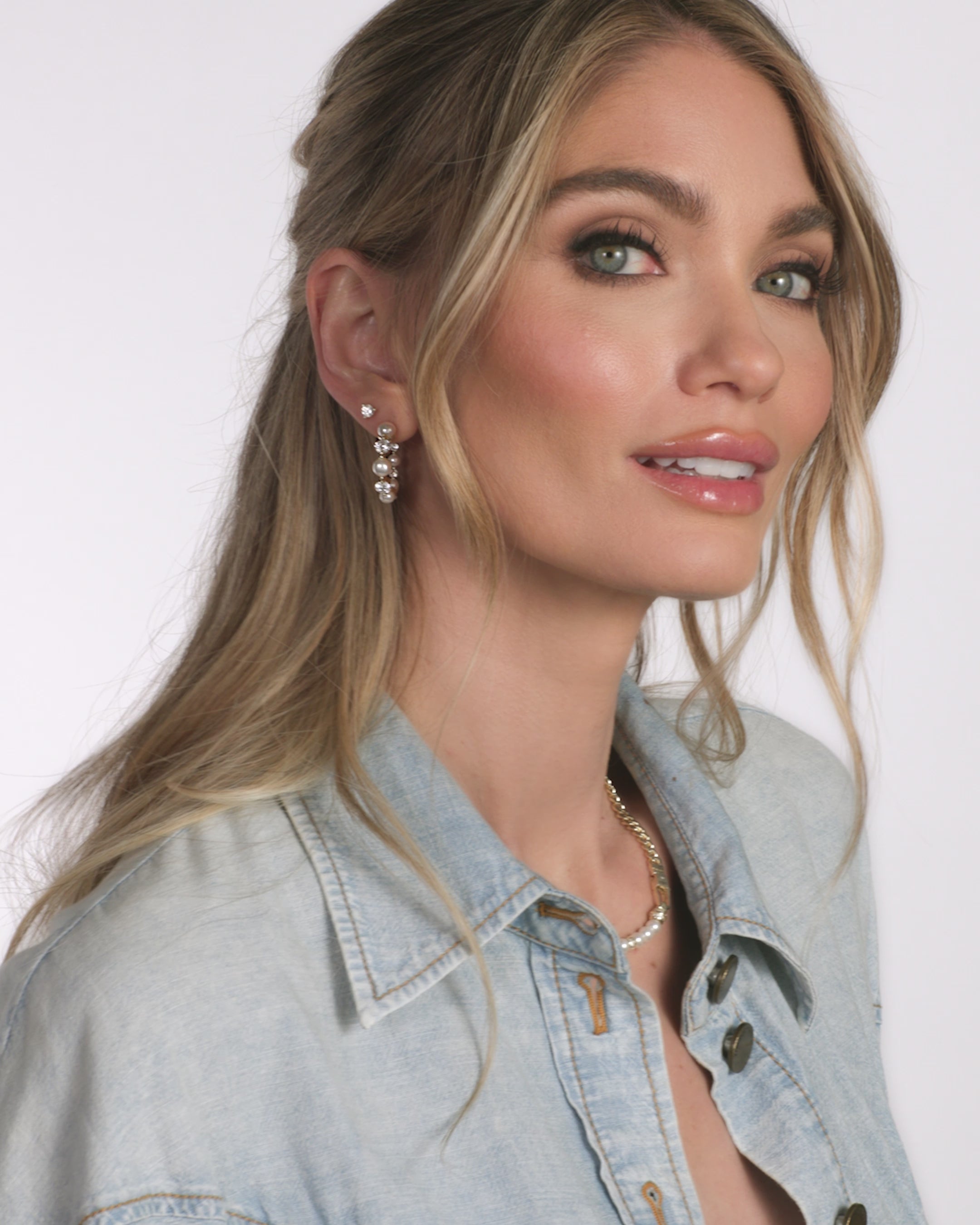 She's an Icon Pearl Hoops 1" - Gold
