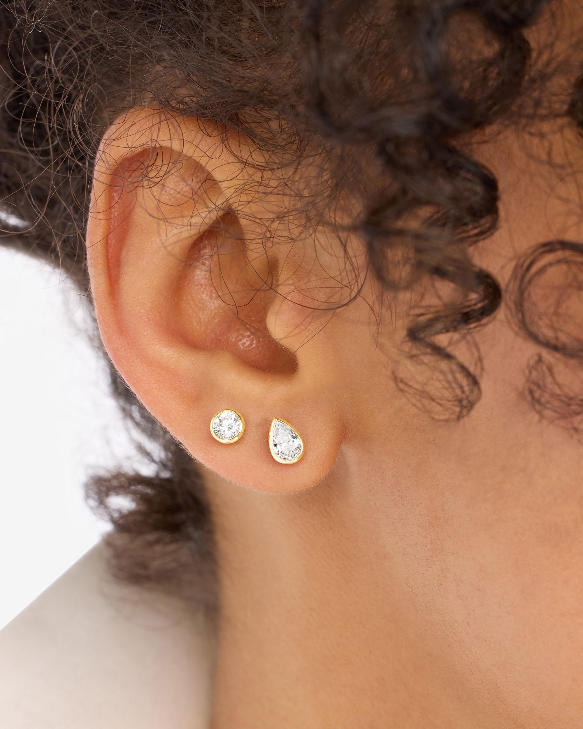 Isla 6mm Studs - Gold|White Diamondettes