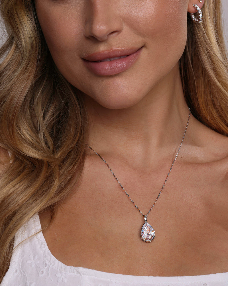 "She's So Stunning" Teardrop Necklace