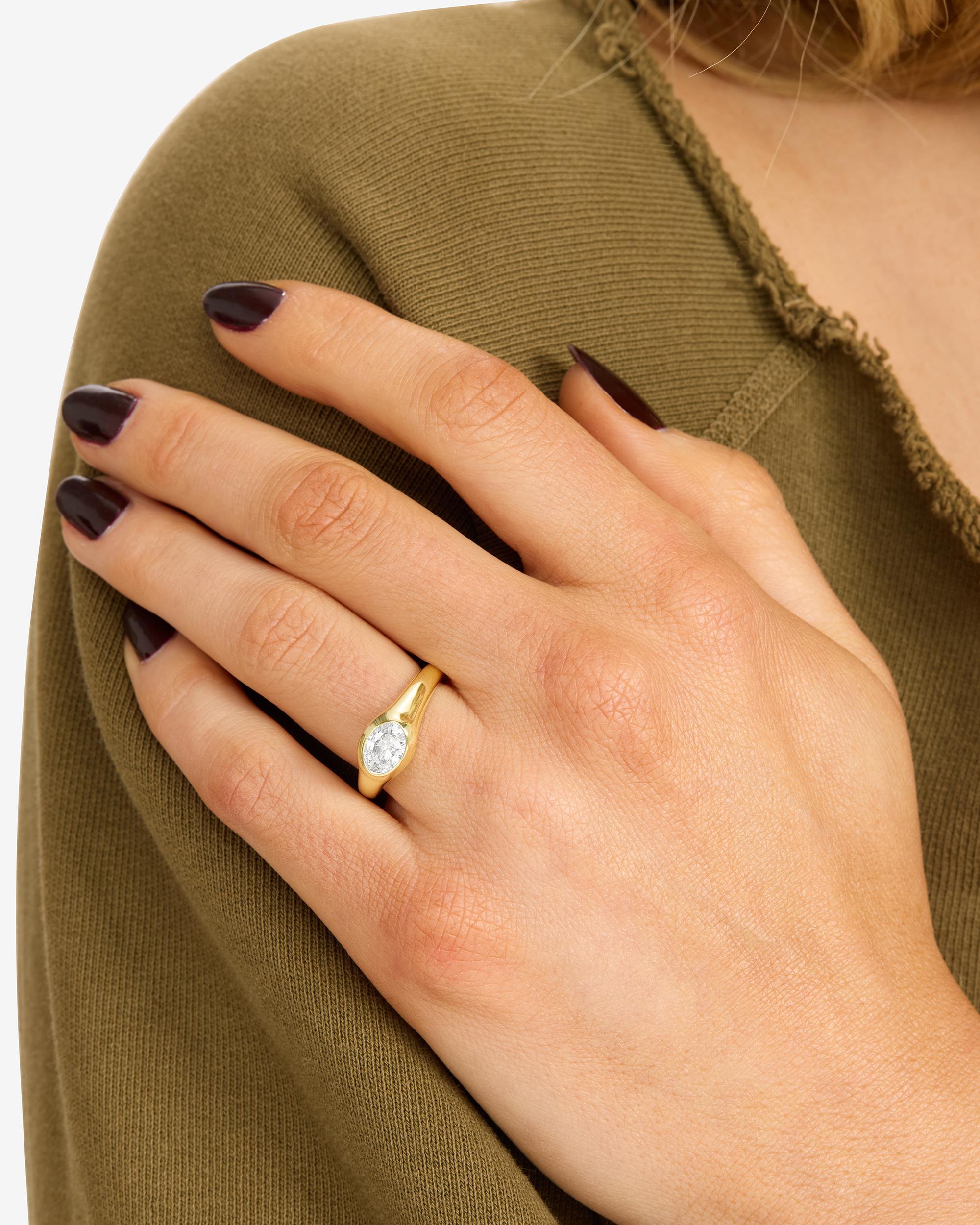 She's a Boss Signet Ring - Gold|White Diamondettes