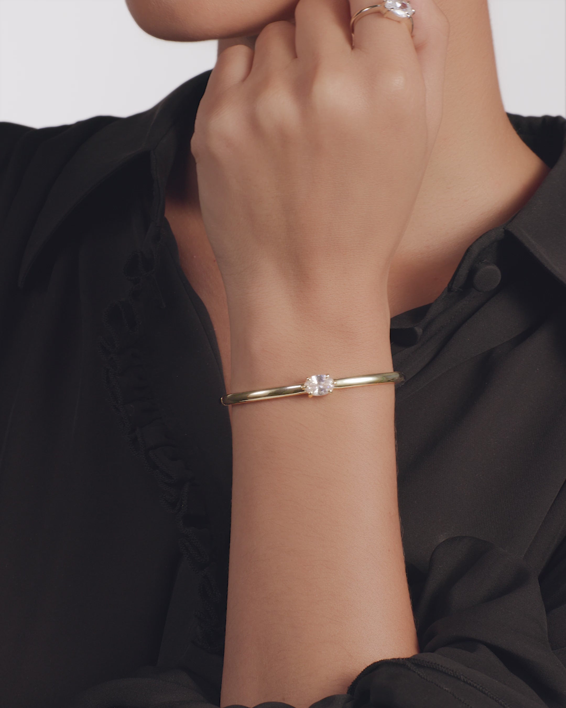 She's on Point Cuff - Gold|White Diamondettes