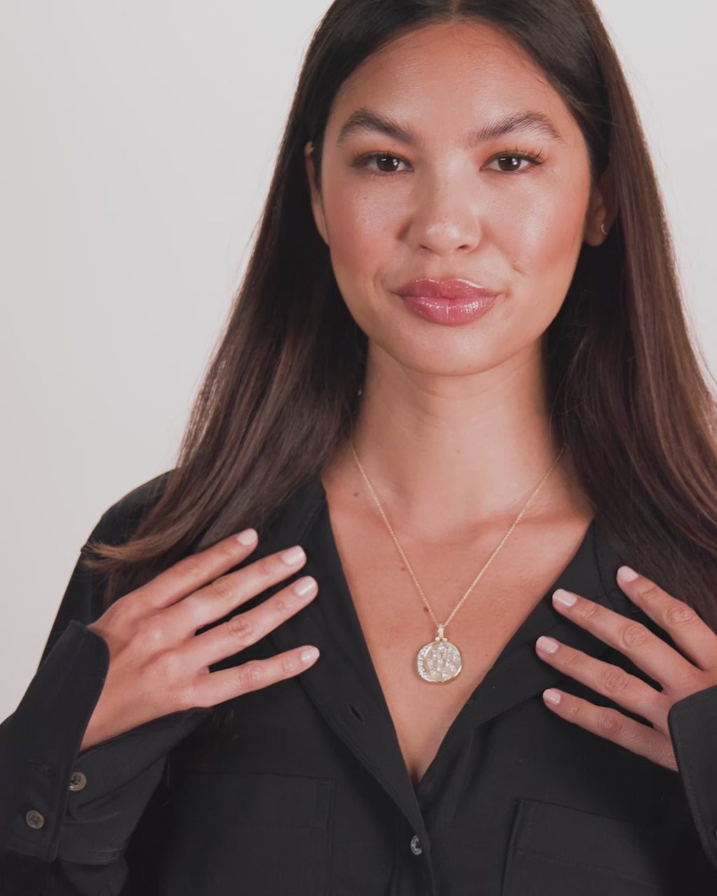 Sweet Dreams Medallion - Gold|White Diamondettes