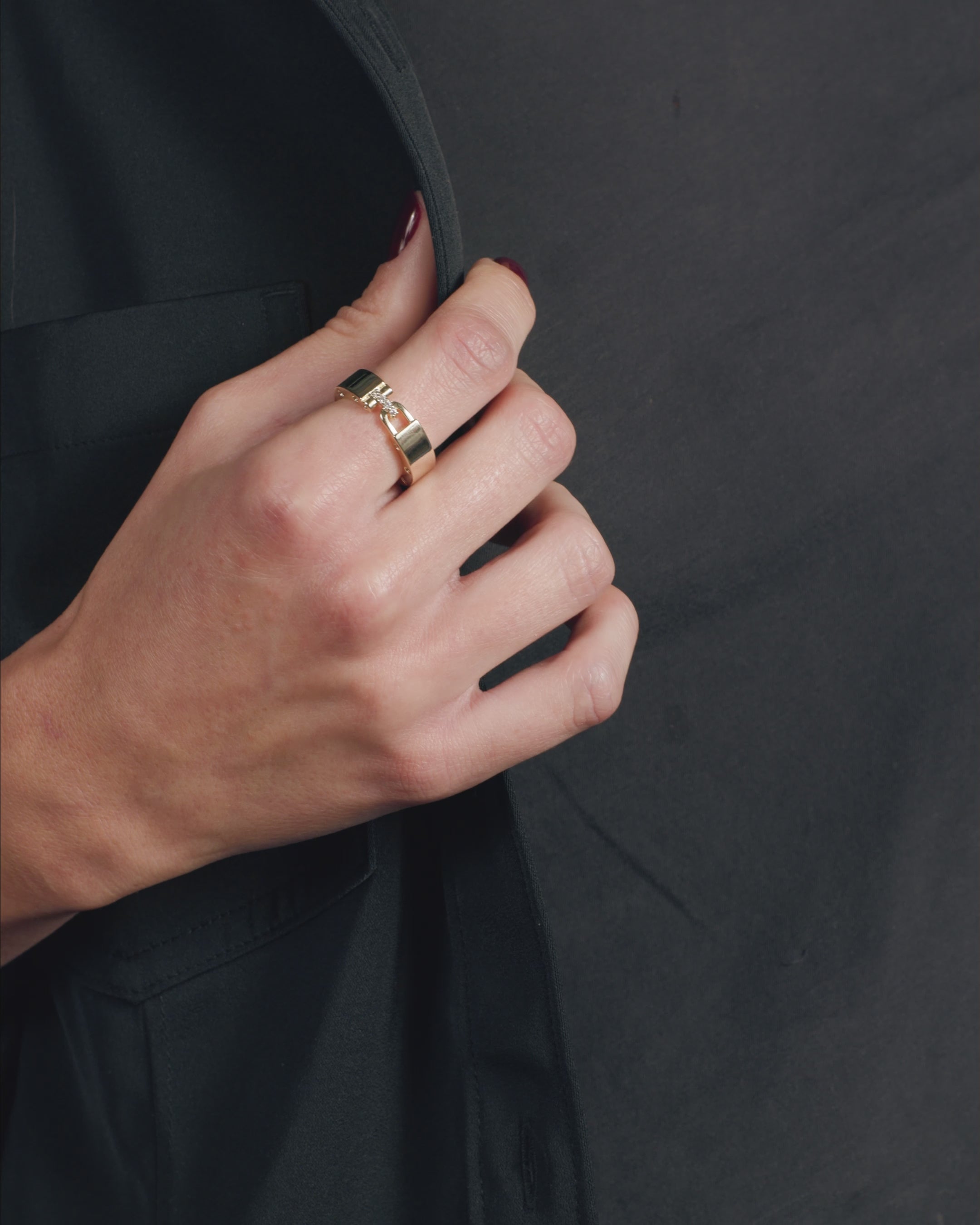 Ashley Smooth Lock Ring - Gold|White Diamondettes