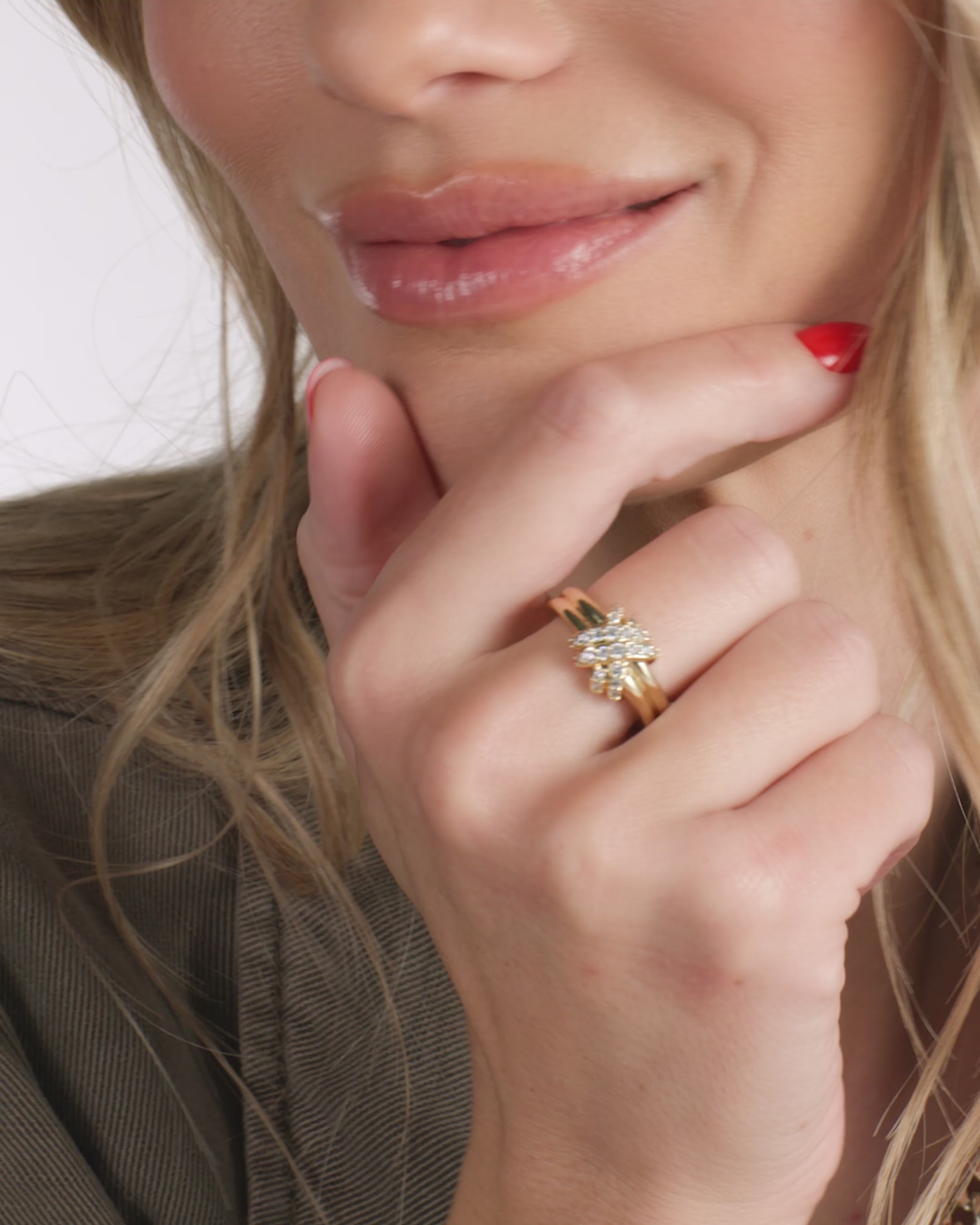 Knot Crossed Ring - Gold|White Diamondettes