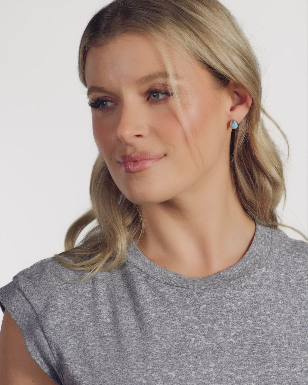 She's a Boss Studs 8mm - Silver|Blue Opal