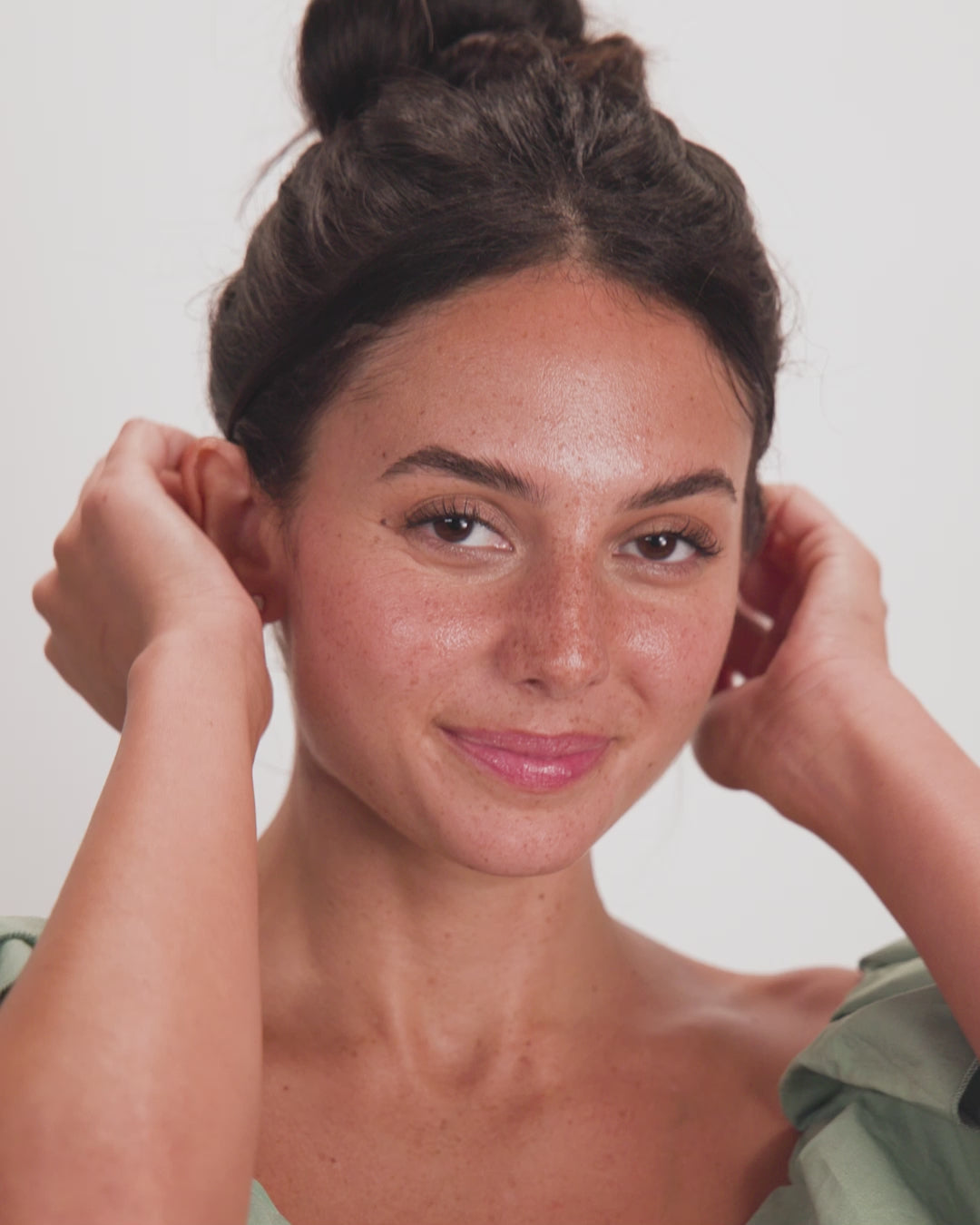 The Queen's 4mm Studs - Gold|White Diamondettes