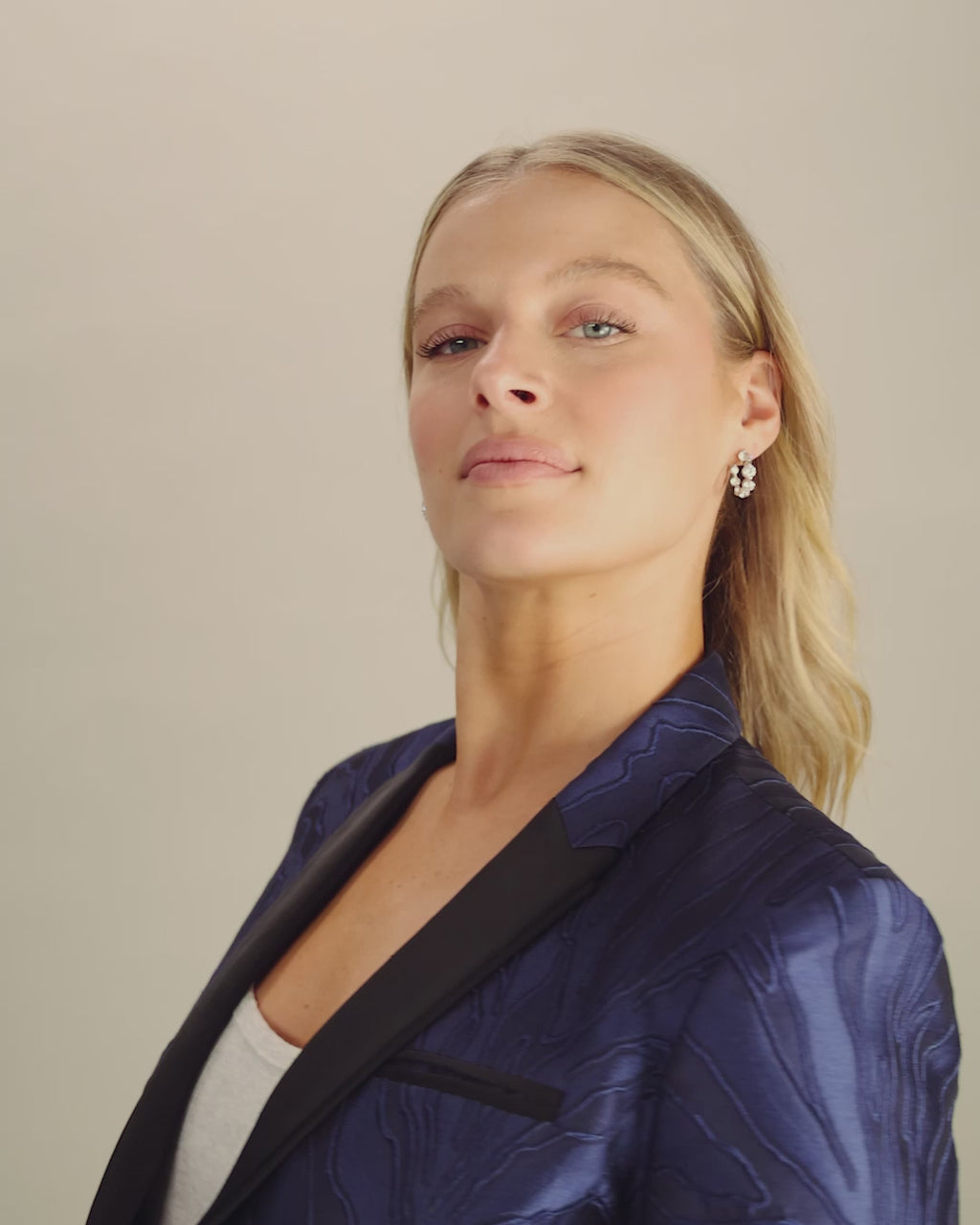 She's an Icon Hoops .75" - Silver|White Diamondettes