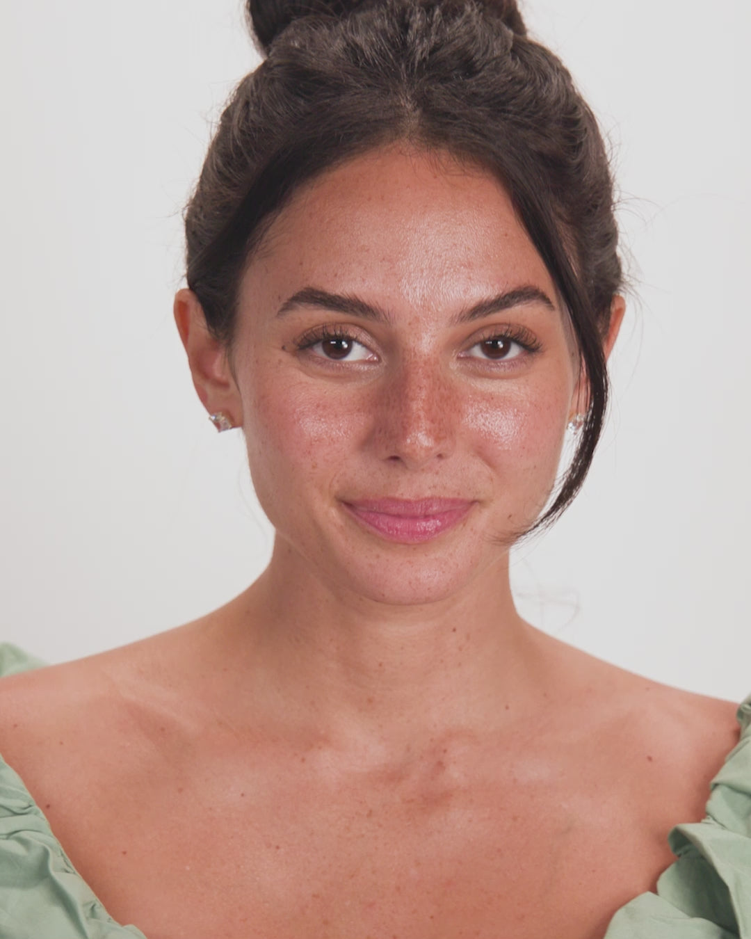 The Queen's 8mm Studs - Gold|White Diamondettes