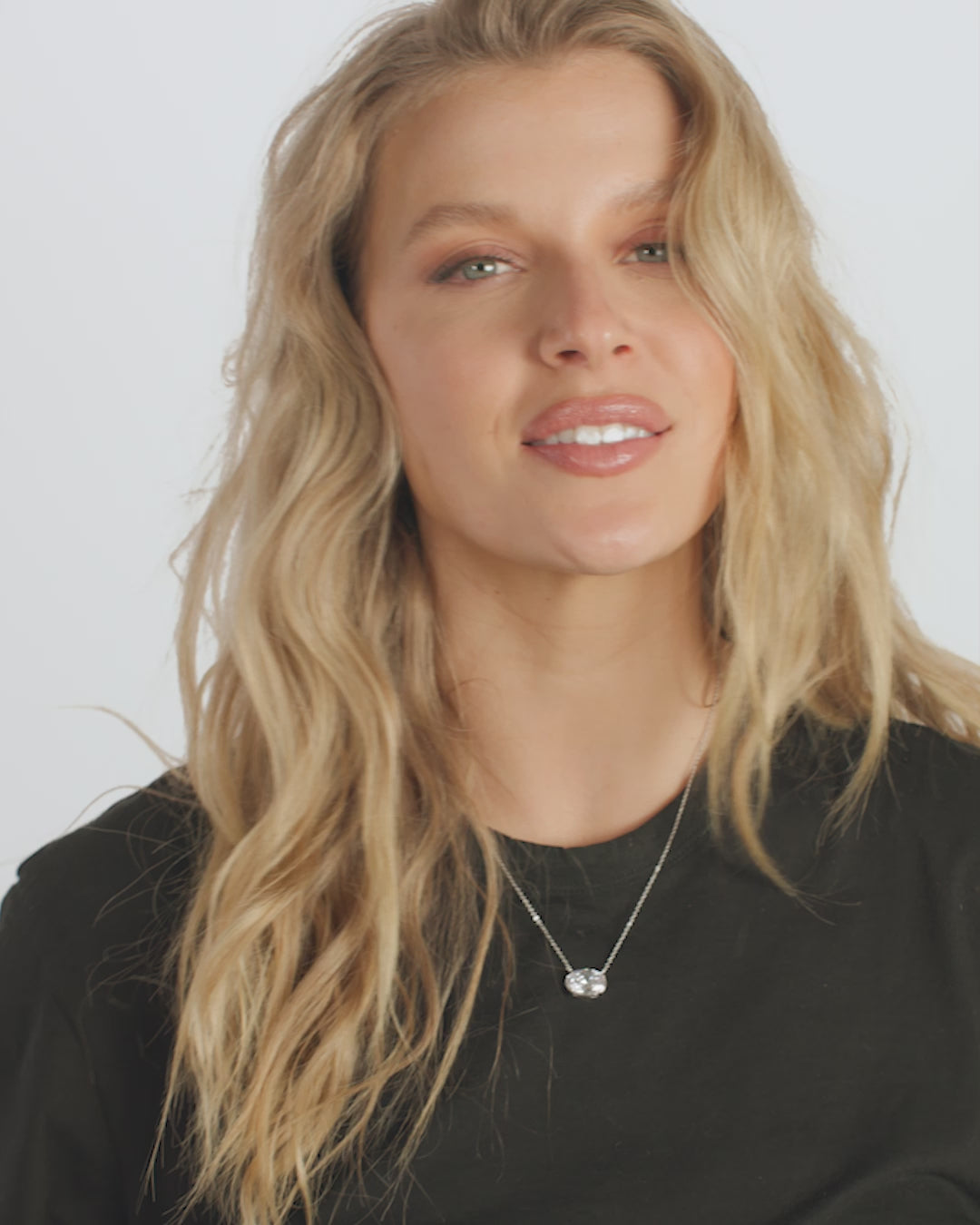 Hello Gorgeous! Necklace - Silver|White Diamondettes