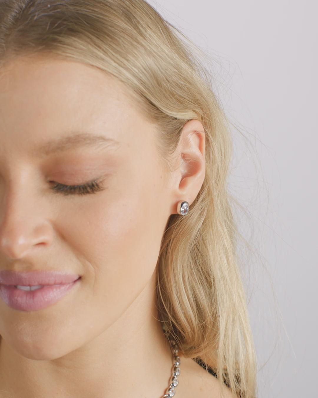 She's a Boss Studs 8mm - Silver|White Diamondettes