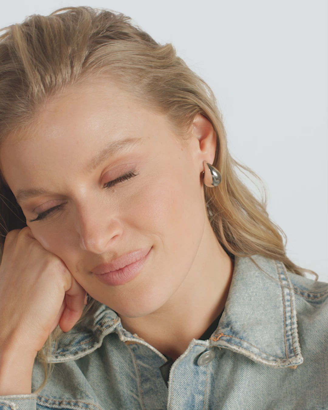 "She's So Smooth" Teardrop Hoops - Silver