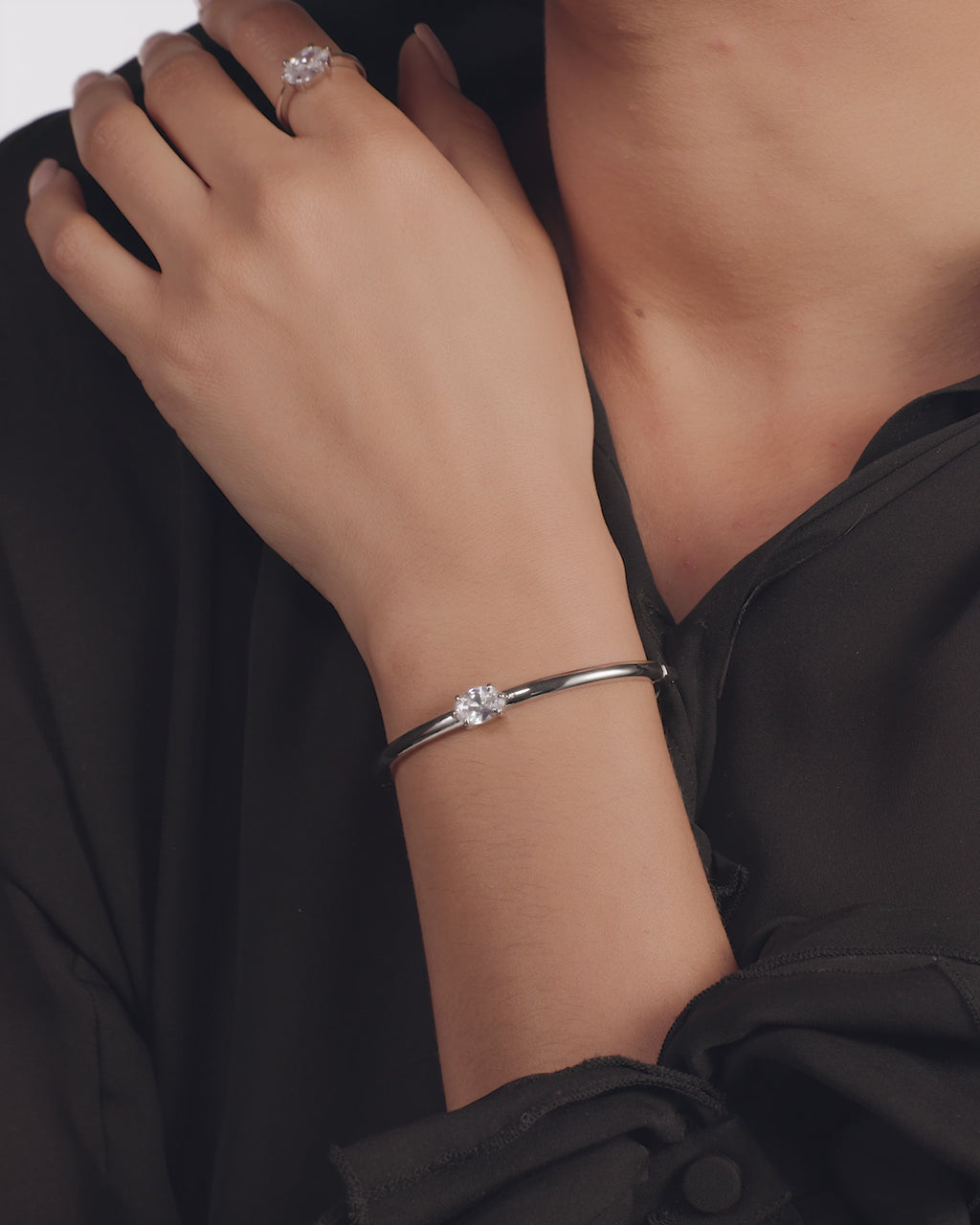 She's on Point Cuff - Silver|White Diamondettes