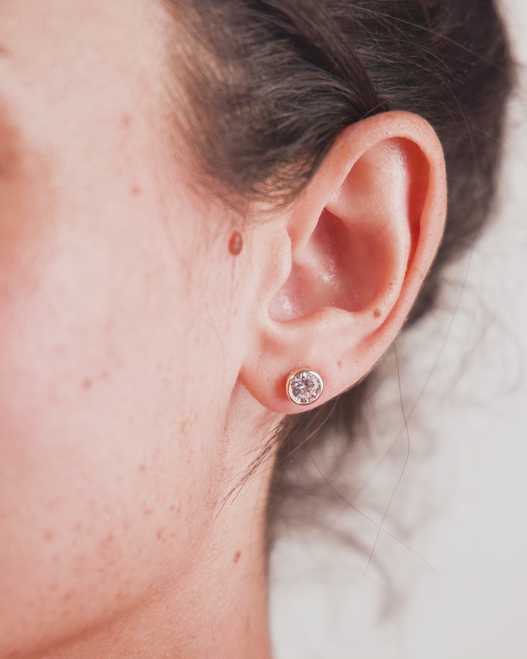 Baroness 6mm Studs - Gold|White Diamondettes