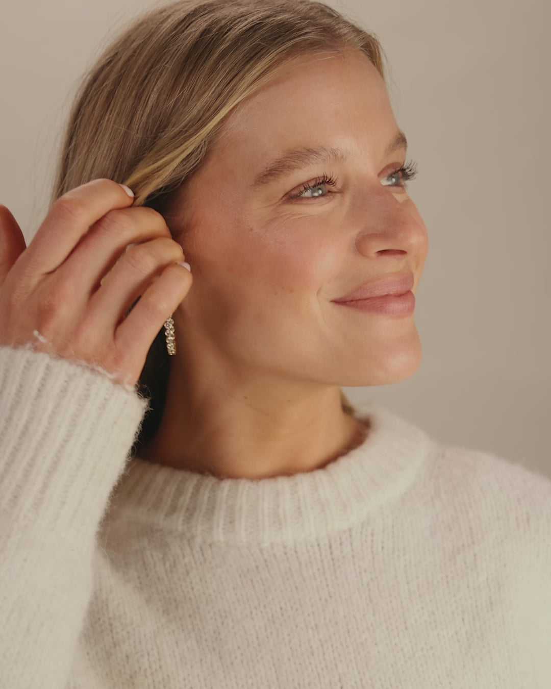 Baroness Hoops 1.25" - Gold|White Diamondettes