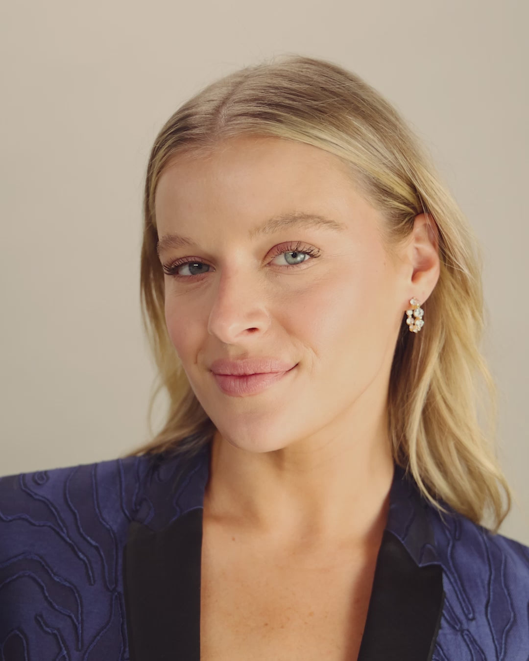 She's an Icon Hoops .75" - Gold|White Diamondettes