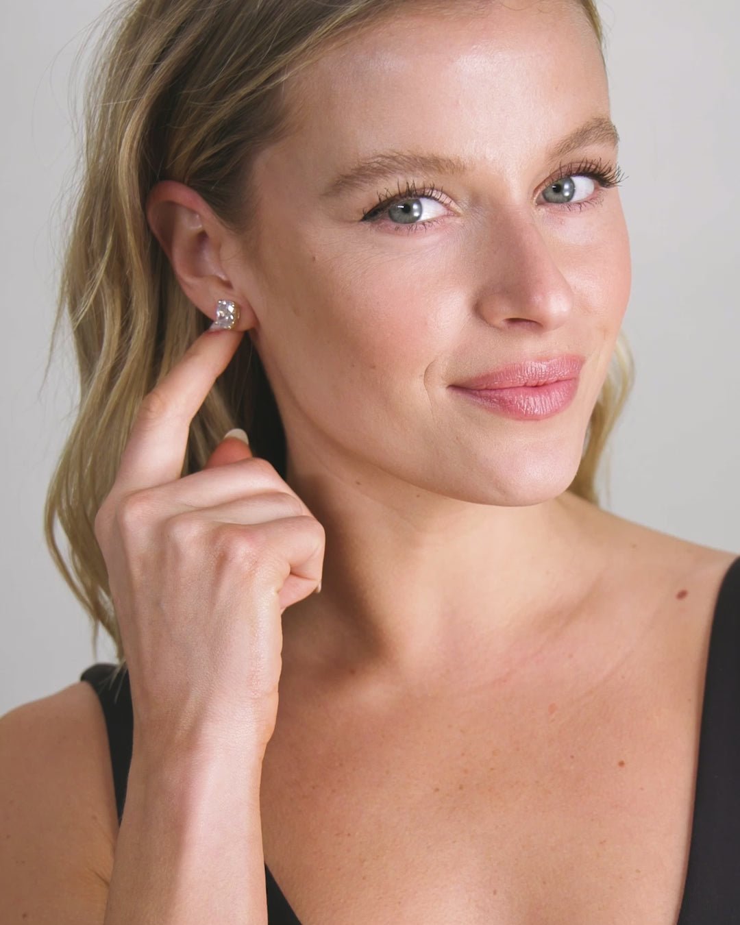 Hello Gorgeous 10mm Studs - Gold|White Diamondettes