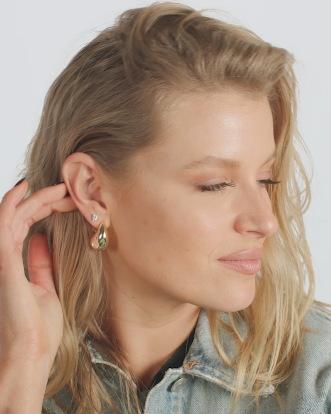 "She's So Smooth" Teardrop Hoops - Gold