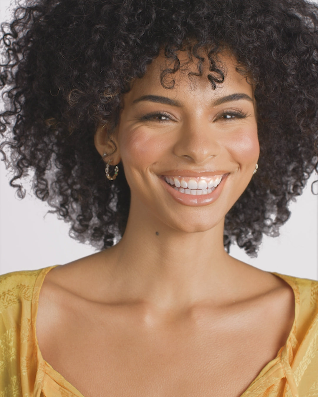 Isla Hoops .75" - Gold|White Diamondettes