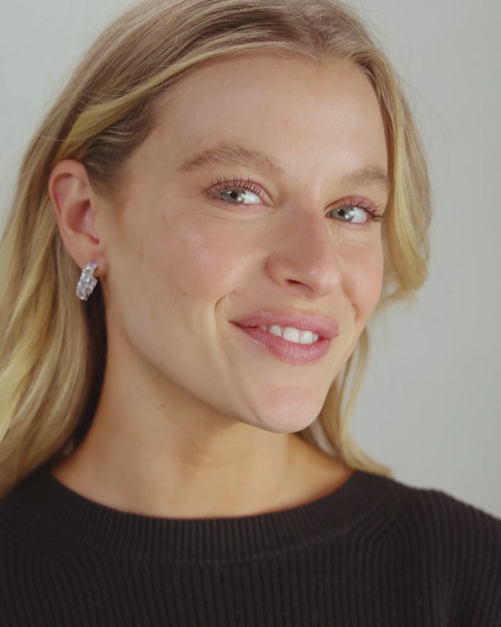 The Queen's Hoops .75" - Silver|White Diamondettes