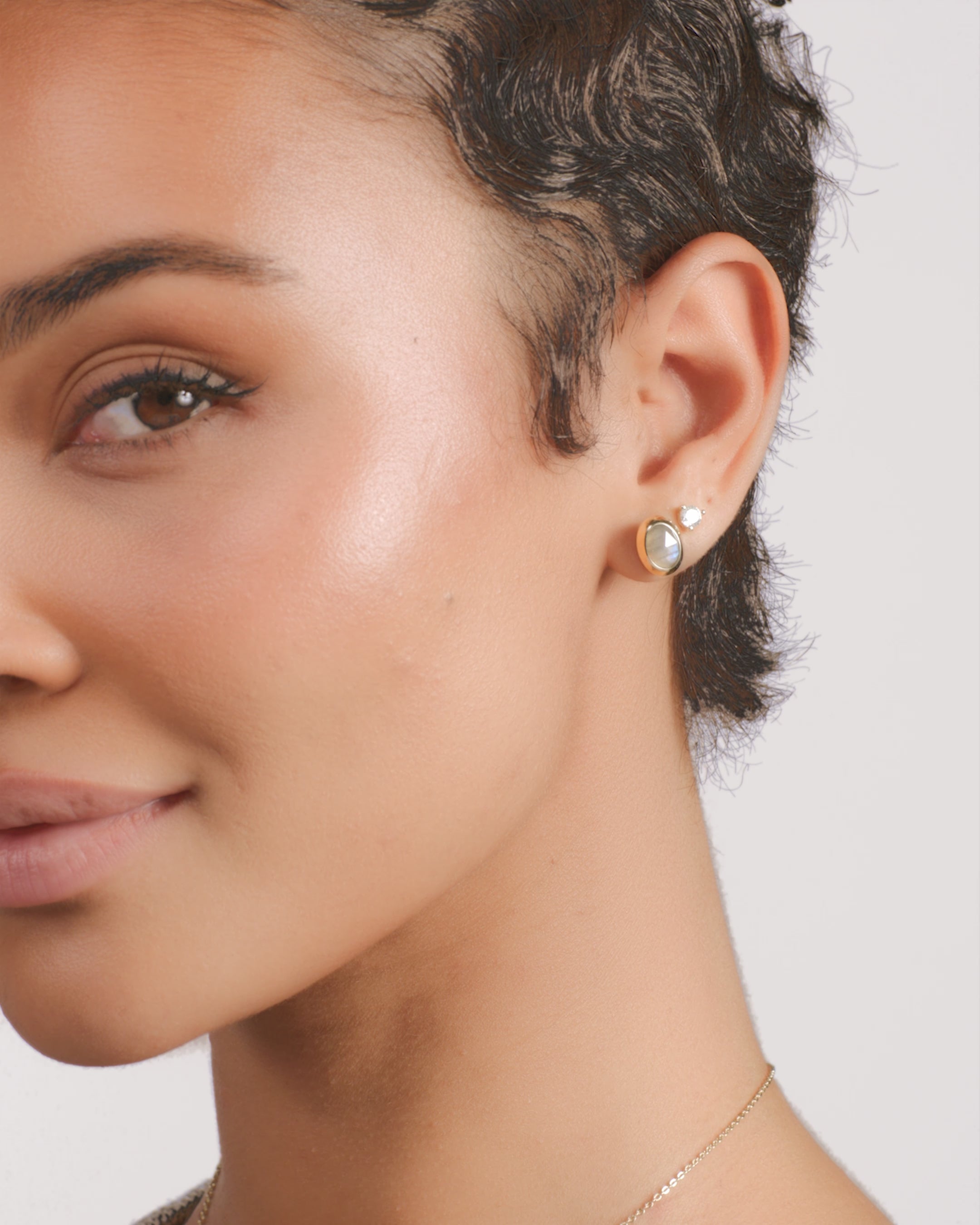 She's a Boss Studs 8mm - Gold|Labradorite