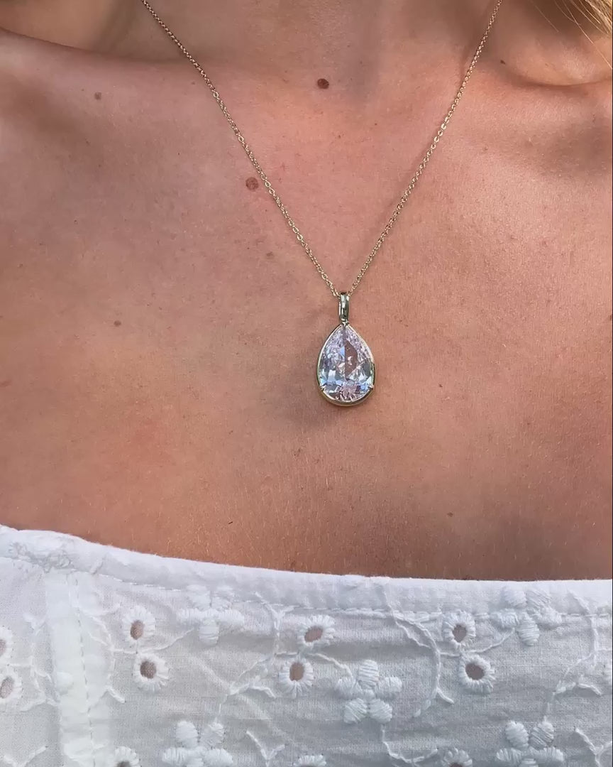 "She's So Stunning" Teardrop Necklace - Gold|White Diamondettes